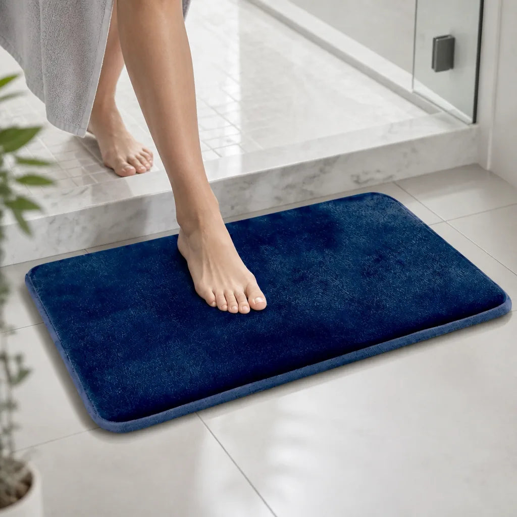 tapis-de-bain-bleu-marine