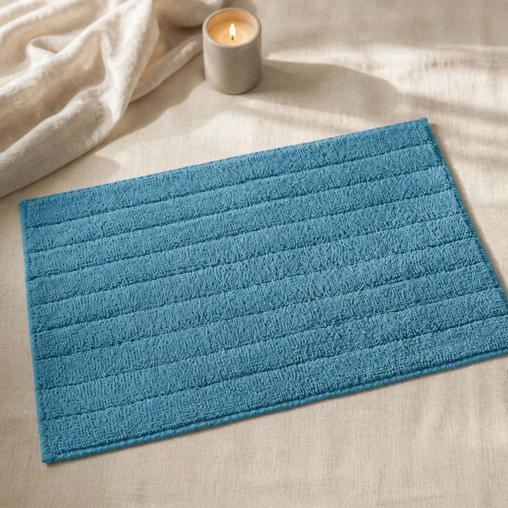 Tapis de bain bleu paon