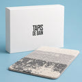tapis-salle-de-bain-gris-et-blanc