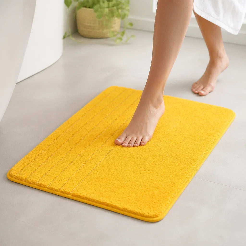 Tapis salle de bain jaune